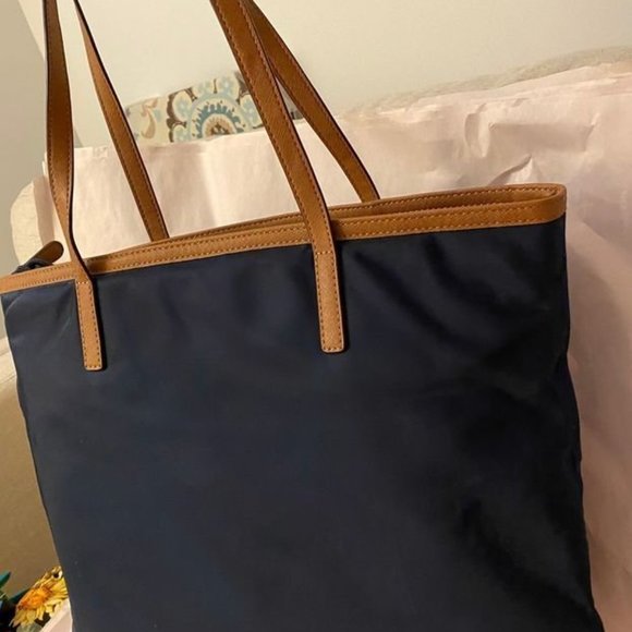 Michael Kors Kempton Large Tote in Navy - Picture 4 of 5